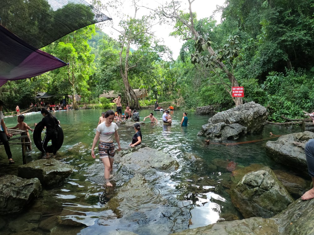 Bãi tắm Vườn quốc gia Xuân Sơn