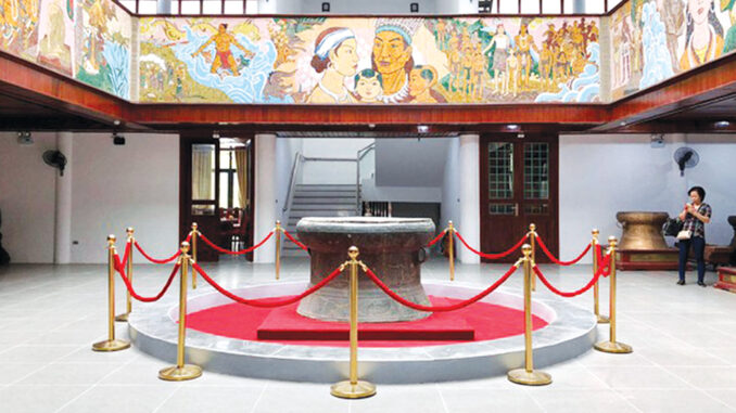 Bên trong bảo tàng Hùng Vương