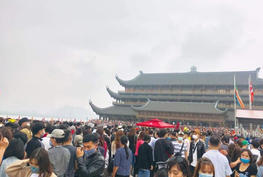 Theo thống kê, ngày 14-3 có tới khoảng 50.000 người đã đổ về chùa Tam Chúc