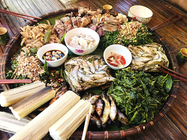 Một số món ăn mâm cỗ lá truyền thống của đồng bào dân tộc Mường, xã Thượng Cửu, Thanh Sơn